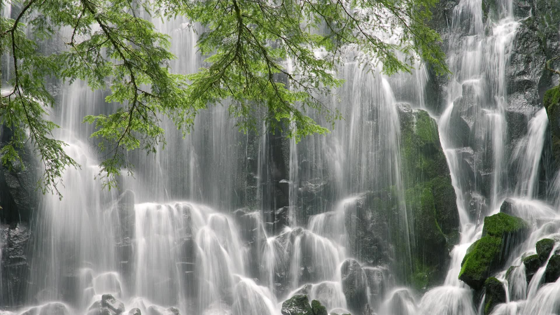 世界登山接力赛:团队协作成致胜因素,国际登山联合会